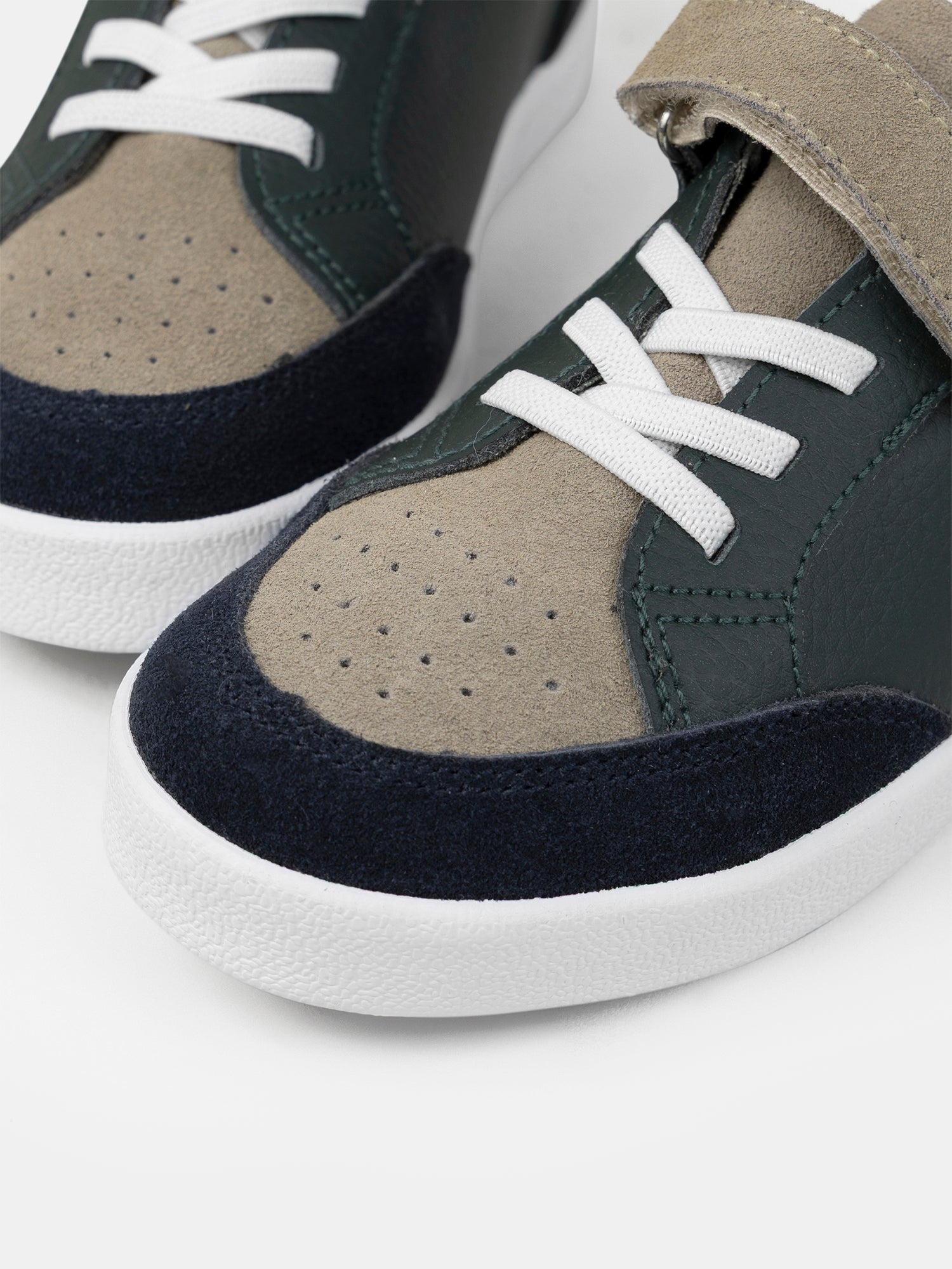 Basket tricolore à scratch Garçon