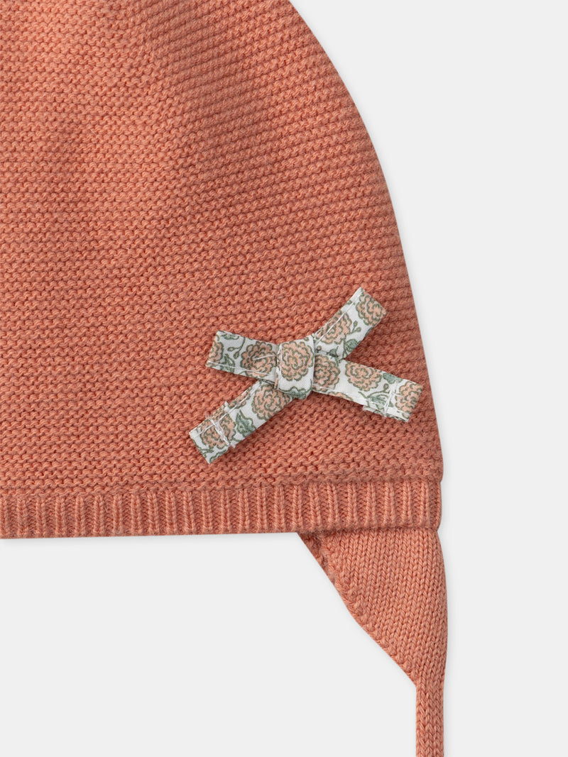 Cappello rosa in maglia con fiocco per neonata