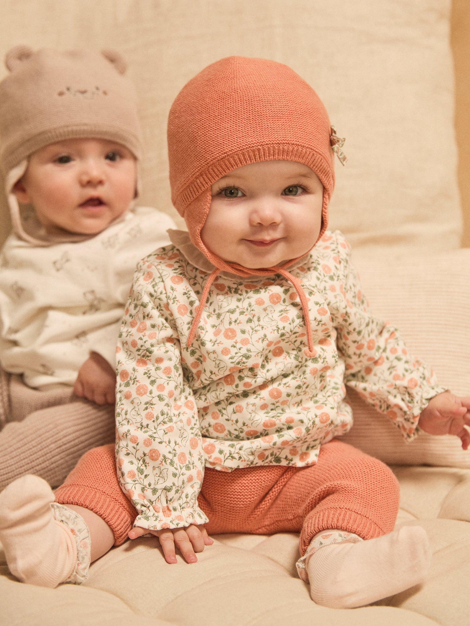 Cappello rosa a maglia con fiocco per neonata