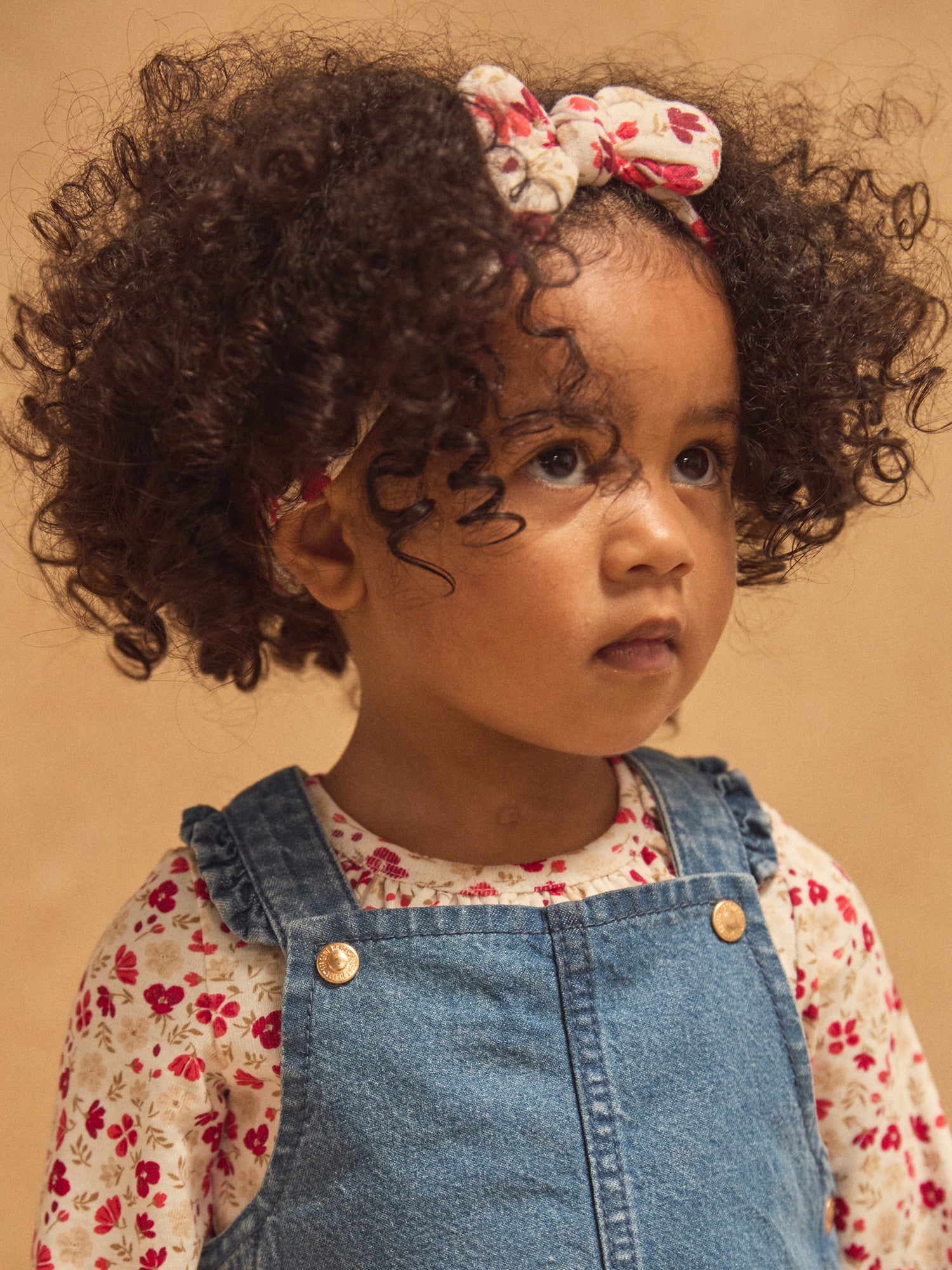 Completo Body a Stampa Floreale e Pinafore in Denim Bambina