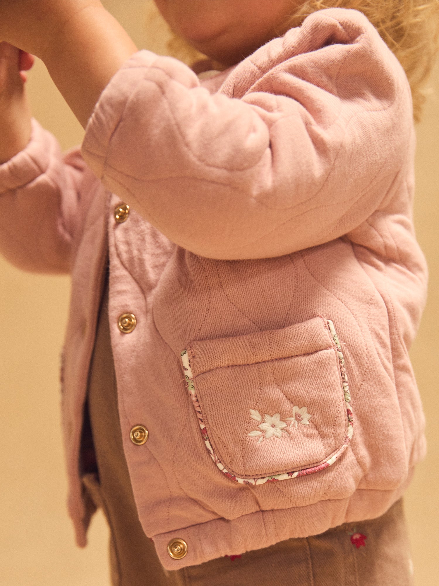 Cardigan trapuntato rosa pallido per bambine