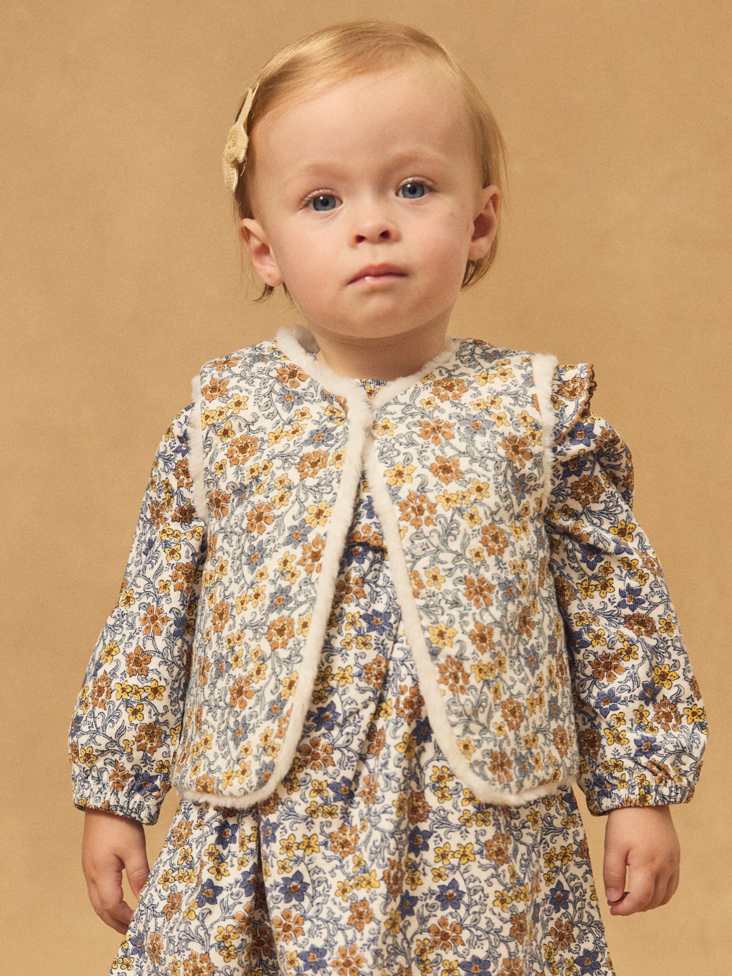 Gilet reversibile bianco in pelliccia o stampa floreale per bambina