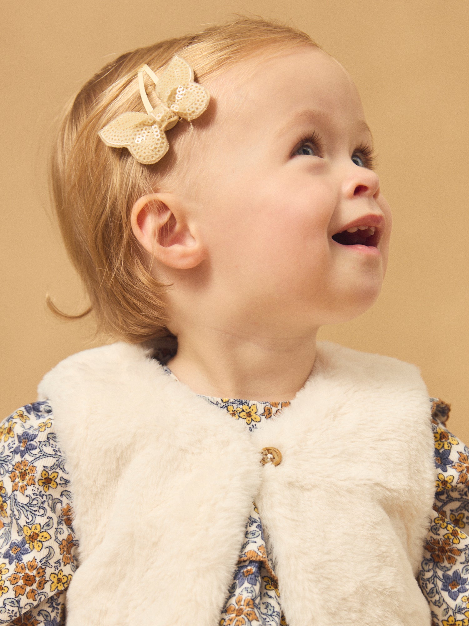 Gilet reversibile bianco in pelliccia o stampa floreale per bambina