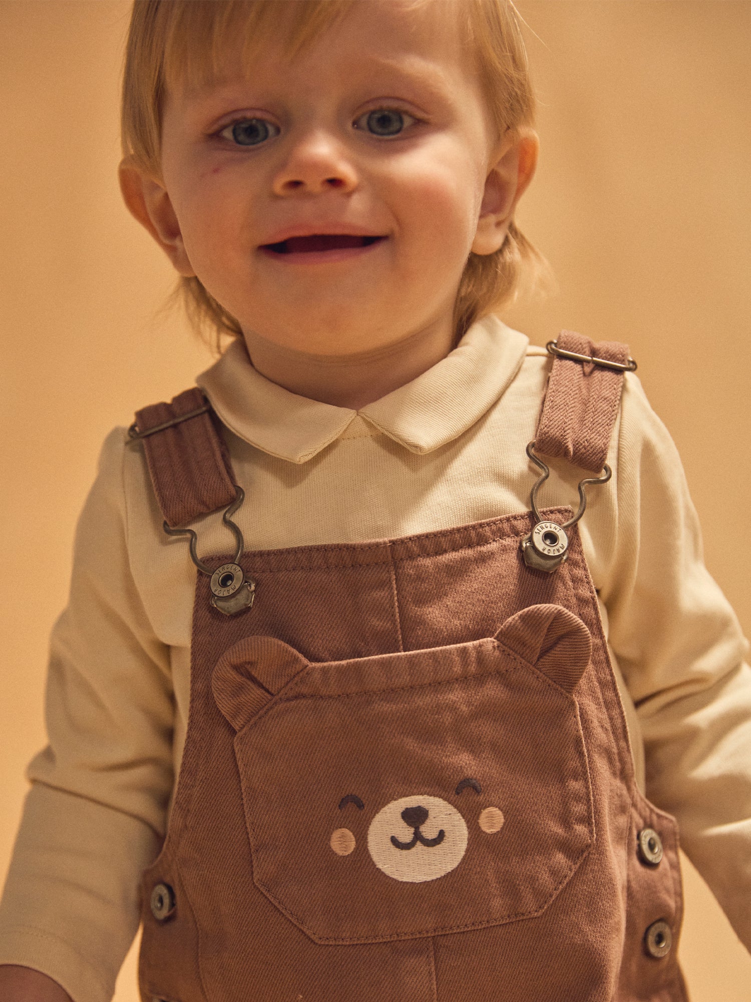 Salopette marrone con tasca orso per bambino