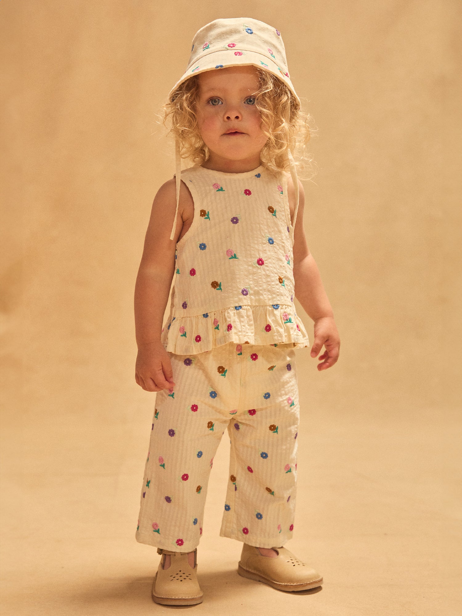 Cappello Ecru con Ricamo Floreale per Bambina