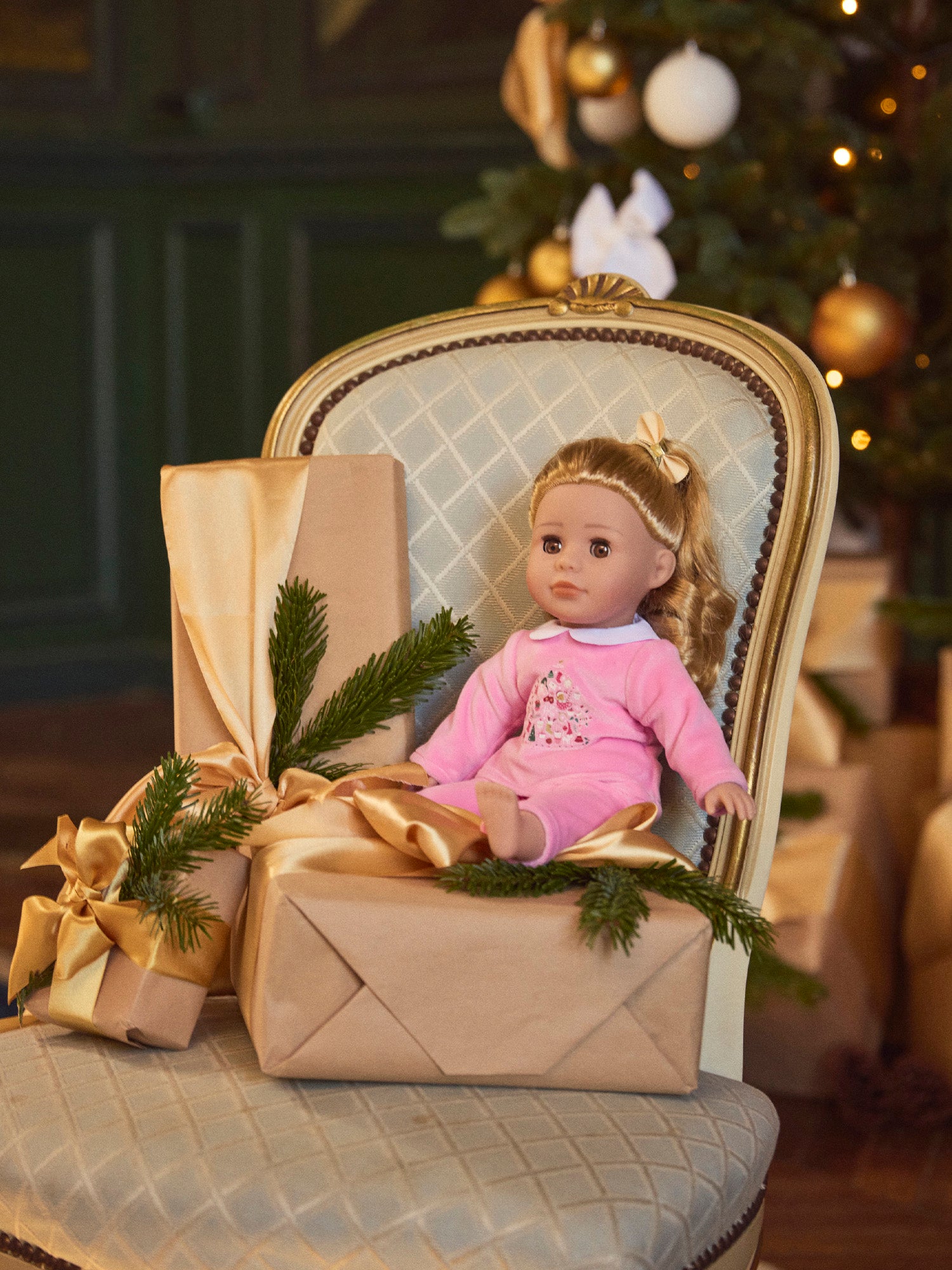 Pigiama per bambola rosa in velluto con stampa natalizia