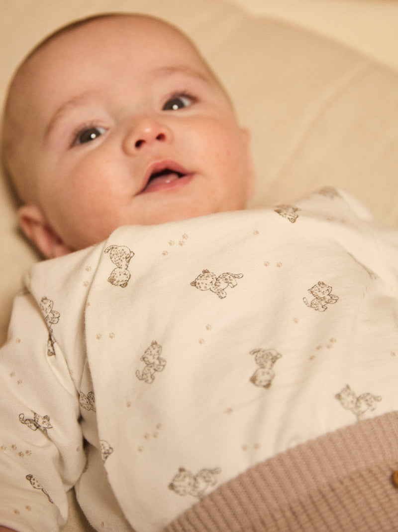 Completo con reggiseno a stampa leopardata + pantaloni + calzini per neonati unisex