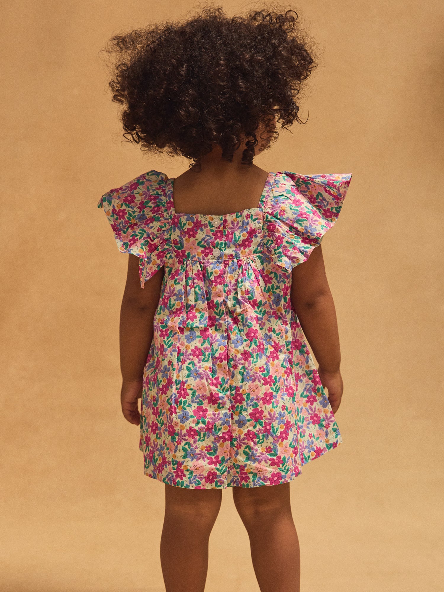 Vestito e bloomer con stampa floreale e maniche arruffate per bambina