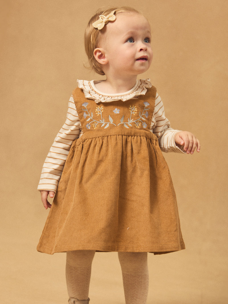 Grembiule marrone in velour con ricami floreali per bambina