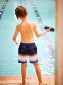 Costume shorts blu sfumato a righe rosse bambino CYMAILLAGE / 22E4PGO3MAI622