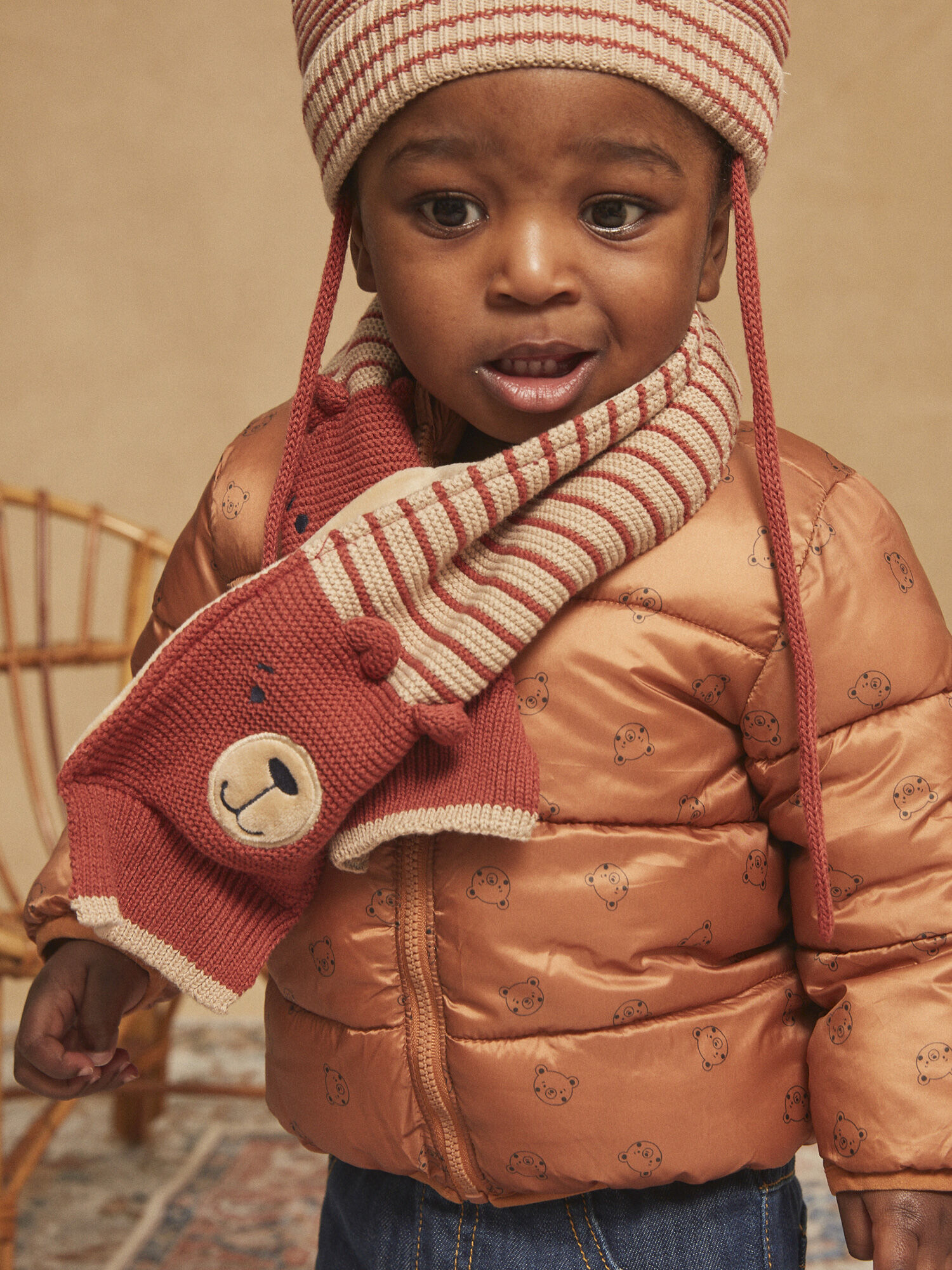 Sciarpa beige e marrone in maglia con stampa a righe