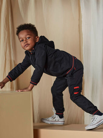 Pantaloni sportivi neri con dettagli a contrasto rossi bambino CAJOBOAGE1 / 22E3PGF1JGB090