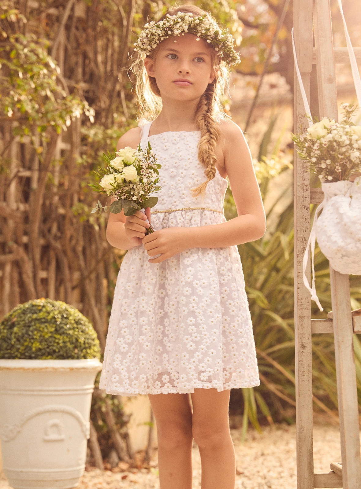 Sergent Major - Collezione Cerimonia : Abito in tulle bianco con fiori ricamati